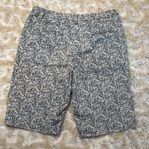 Valerie Stevens Blue and white floral print shorts size 8 #floralshorts - Picture 6 of 11